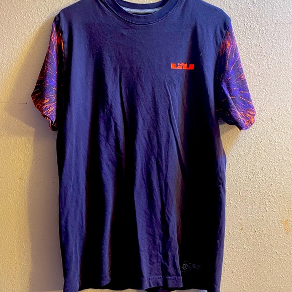 UNKNWN (Lebron)- USED Mens T shirt!! - Picture 1 of 2